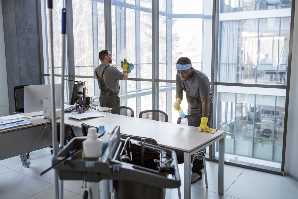 Büro wird gereinigt